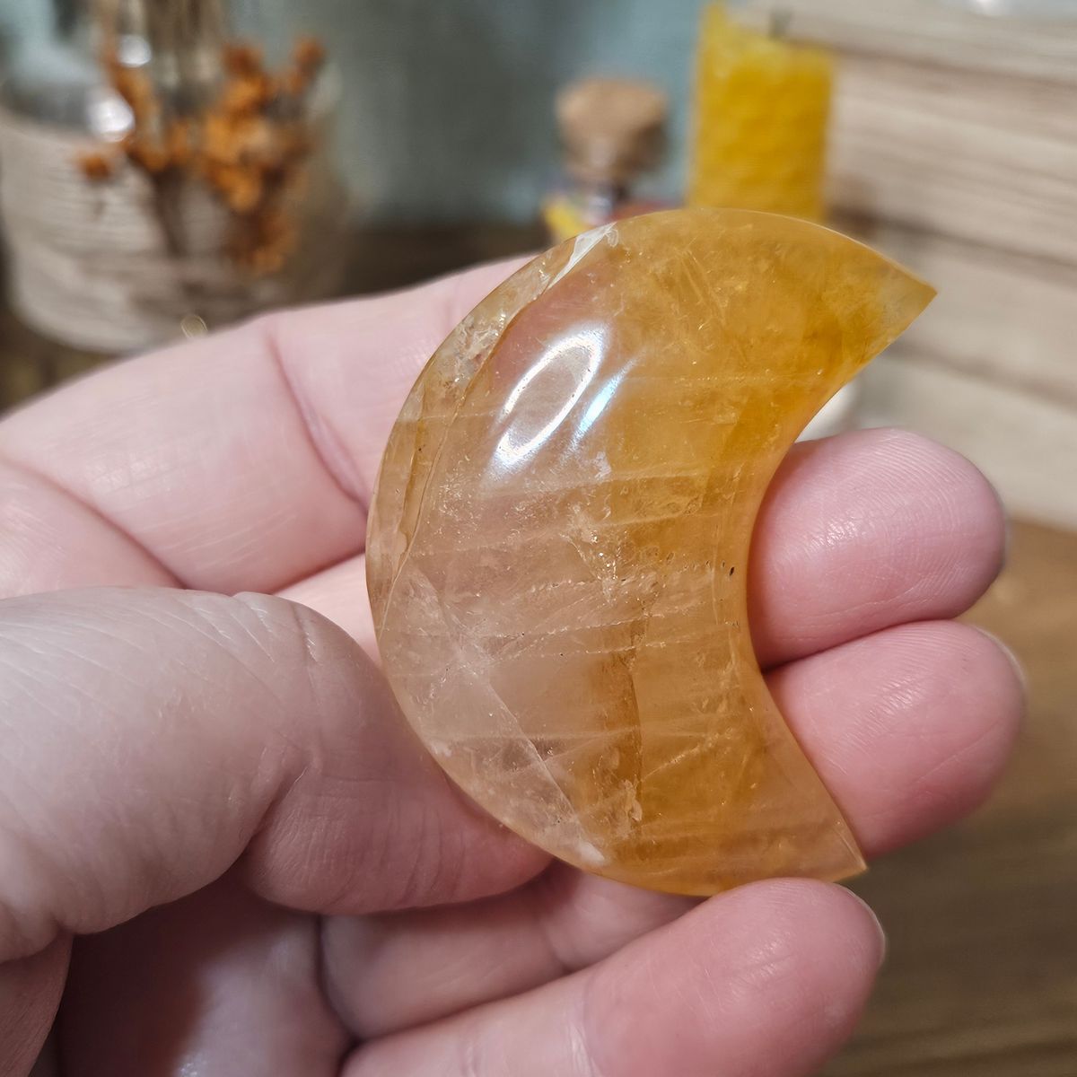 Golden Healer Quartz Moon – 50mm 🌙✨