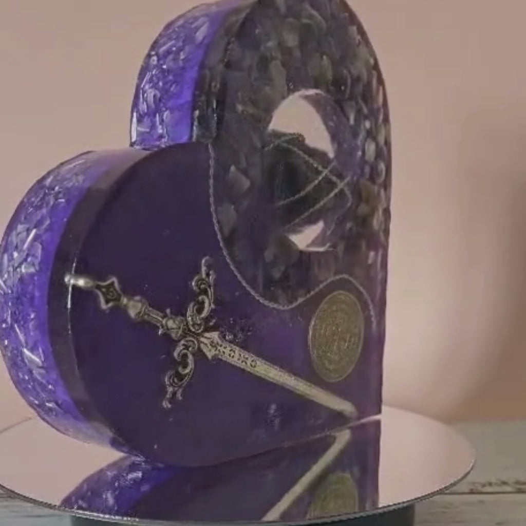 Purple Guardian Heart – Amethyst Orgonite Charging Plate